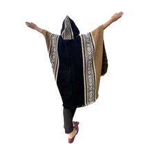 Load image into Gallery viewer, girl opening her arms wearing a poncho from otavalo city
